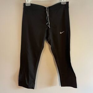 Nike Dri Fit Crop Leggings in Black | SZ S